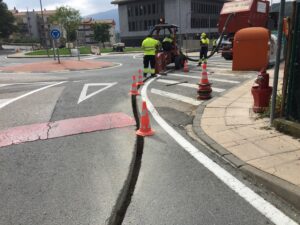 Trabajos de minizanjado con aspirado y colocación de tubo