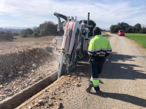 Minizanja en terreno rocoso y piedra